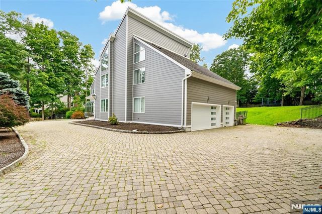 14 James Brite Circle, Mahwah, NJ 07430