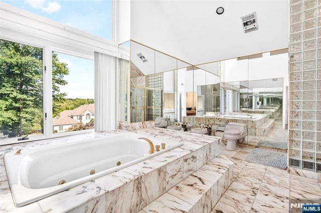 14 James Brite Circle, Mahwah, NJ 07430