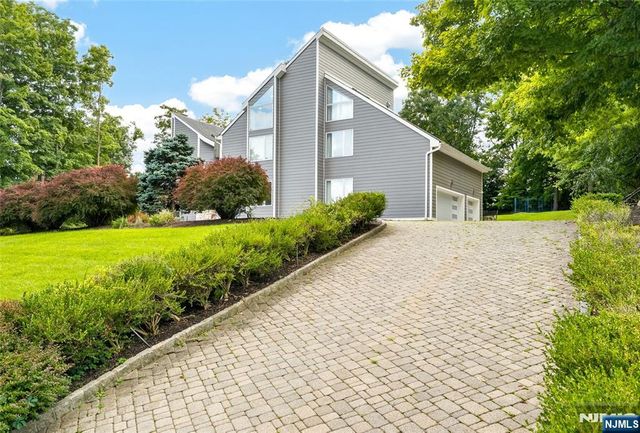 14 James Brite Circle, Mahwah, NJ 07430