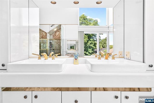 14 James Brite Circle, Mahwah, NJ 07430