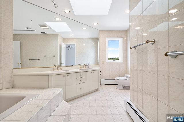 14 James Brite Circle, Mahwah, NJ 07430