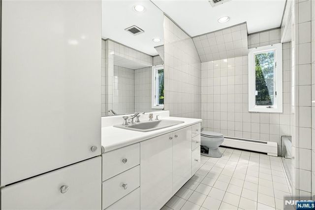 14 James Brite Circle, Mahwah, NJ 07430