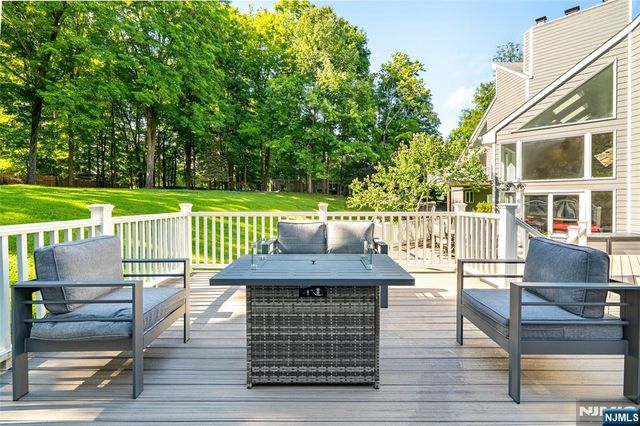14 James Brite Circle, Mahwah, NJ 07430