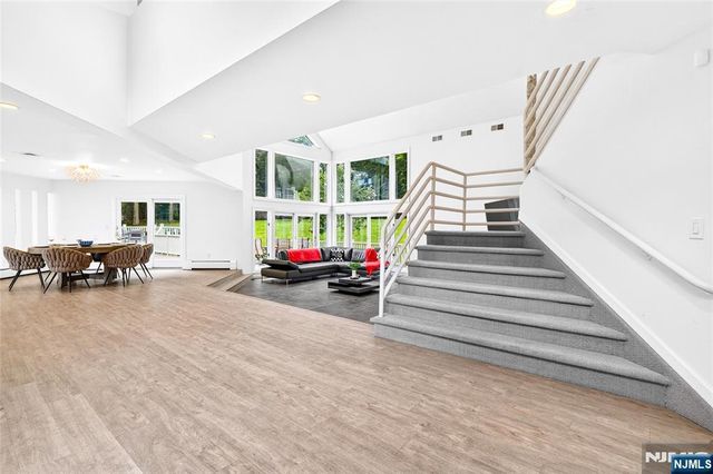 14 James Brite Circle, Mahwah, NJ 07430