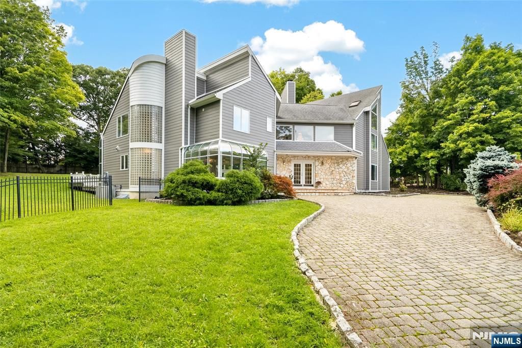 14 James Brite Circle, Mahwah, NJ 07430