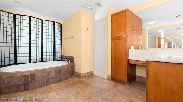 3886 Enchanted Oaks Lane, Sebring, FL 33875