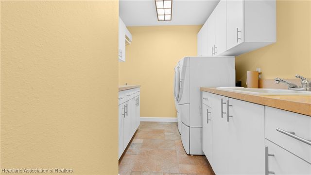 3886 Enchanted Oaks Lane, Sebring, FL 33875