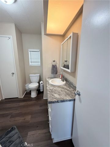 2205 W Acacia 200, Hemet, CA 92545