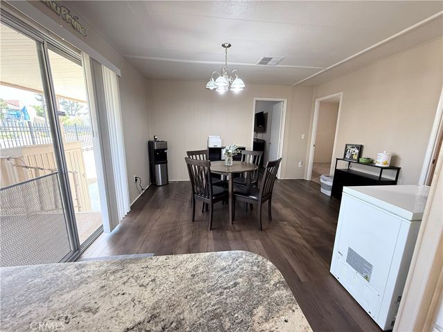 2205 W Acacia 200, Hemet, CA 92545
