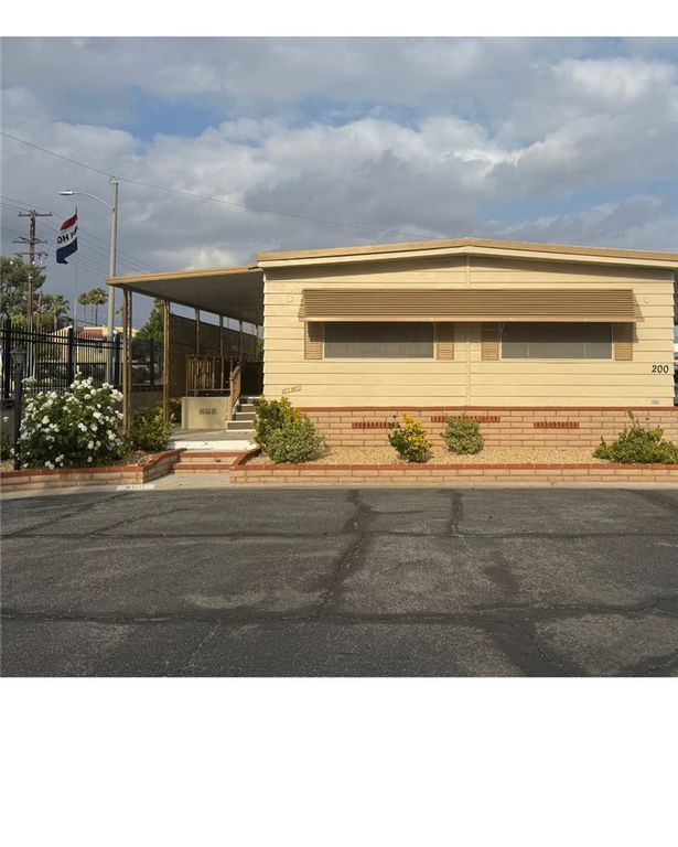 2205 W Acacia 200, Hemet, CA 92545