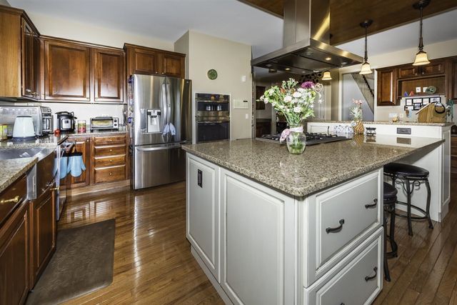 51328 Plymouth Valley Drive, Plymouth, MI 48170