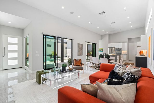 151 Holliday Way, Palm Springs, CA 92262