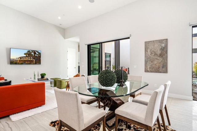 151 Holliday Way, Palm Springs, CA 92262