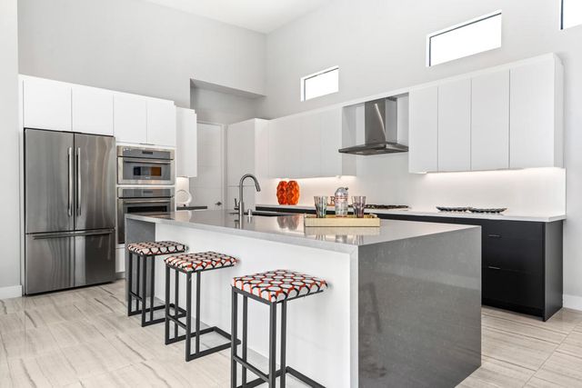 151 Holliday Way, Palm Springs, CA 92262