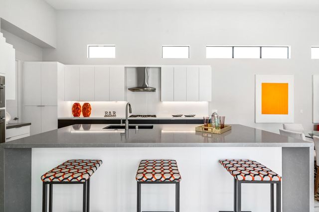 151 Holliday Way, Palm Springs, CA 92262