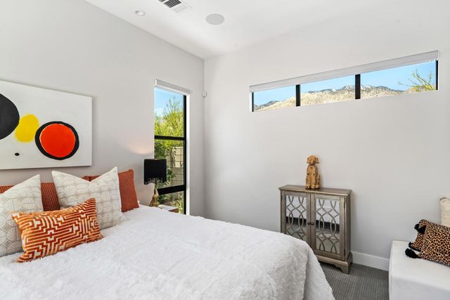 151 Holliday Way, Palm Springs, CA 92262