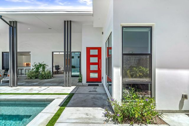 151 Holliday Way, Palm Springs, CA 92262