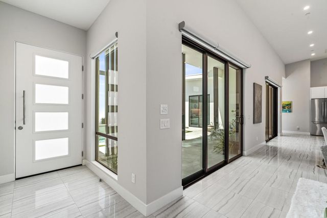 151 Holliday Way, Palm Springs, CA 92262