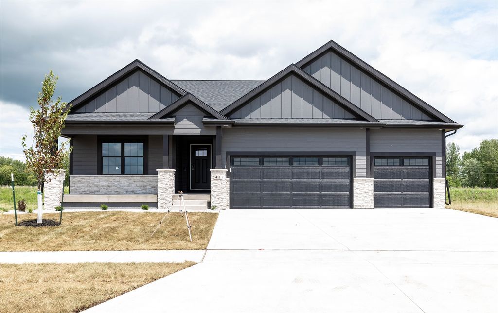 411 NE Madison Avenue, Elkhart, IA 50073