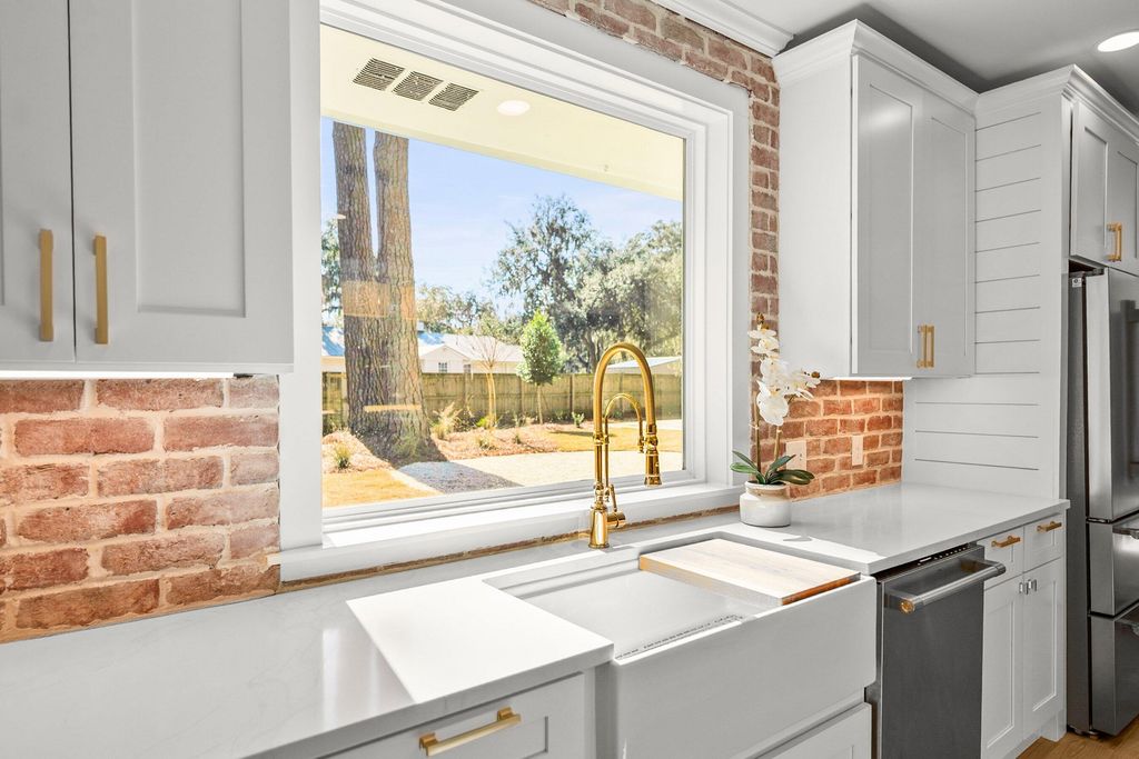 Image 10 of property listing at 2608 Boyer Street, Beaufort, SC 29902