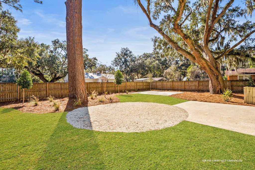 Image 3 of property listing at 2608 Boyer Street, Beaufort, SC 29902