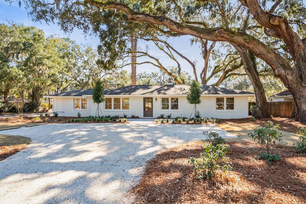 Image 4 of property listing at 2608 Boyer Street, Beaufort, SC 29902