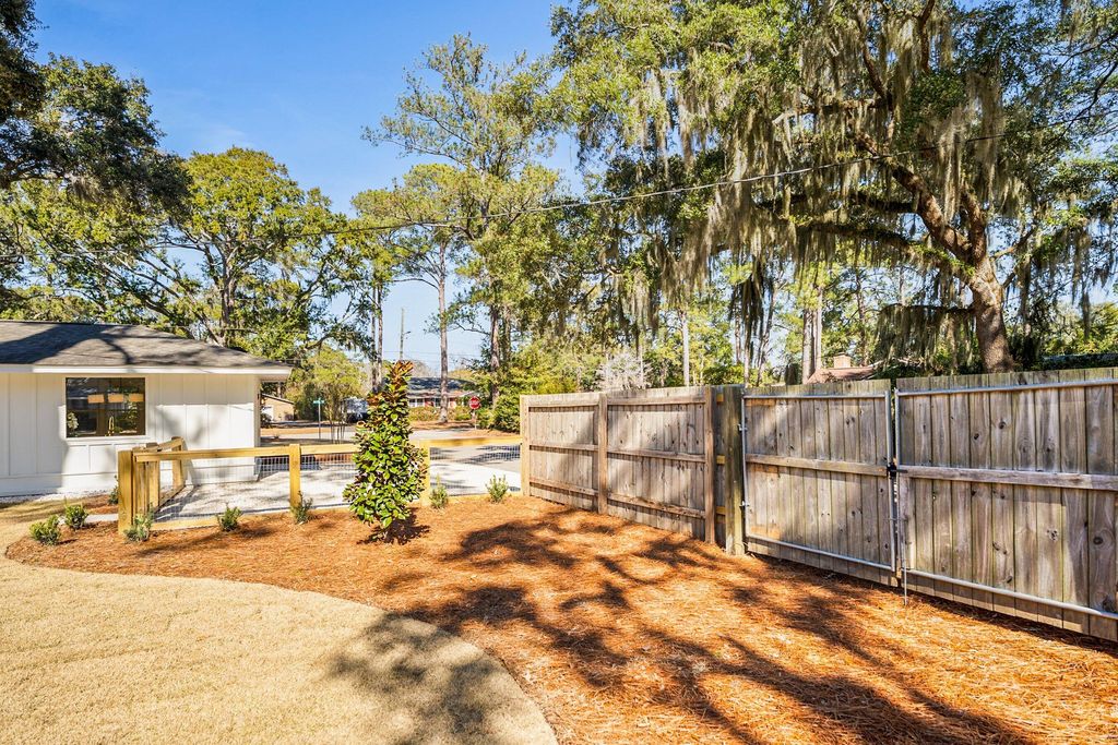 Image 50 of property listing at 2608 Boyer Street, Beaufort, SC 29902