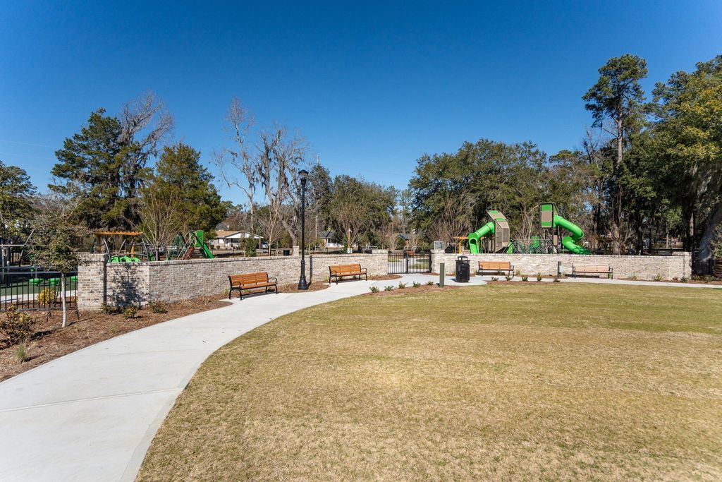 Image 60 of property listing at 2608 Boyer Street, Beaufort, SC 29902