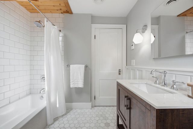 23 W 48th Street, Minneapolis, MN 55419