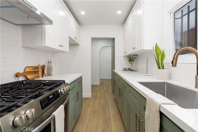3477 W 71st, Los Angeles, CA 90043