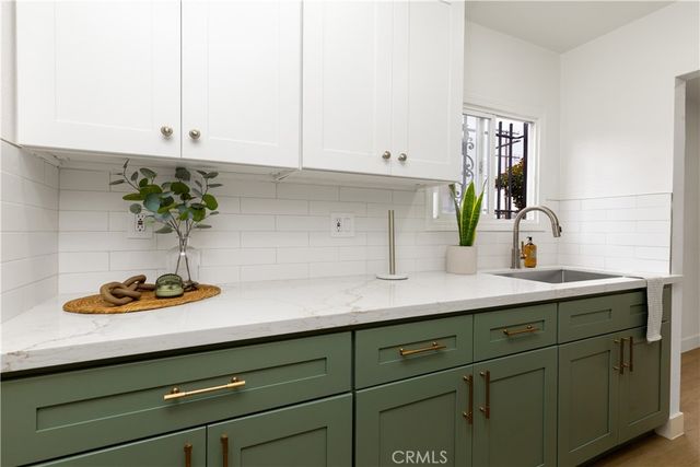 3477 W 71st, Los Angeles, CA 90043
