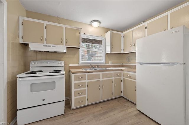 911 36th ST, Newport News, VA 23607