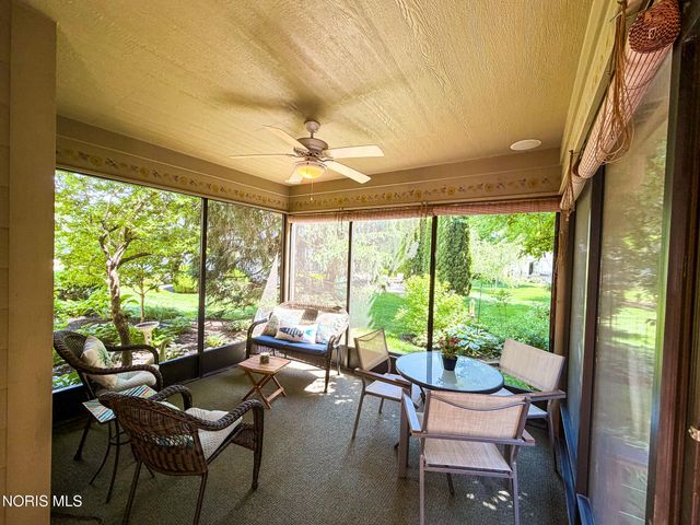 8977 Whispering Pine Curve, Sylvania, OH 43560