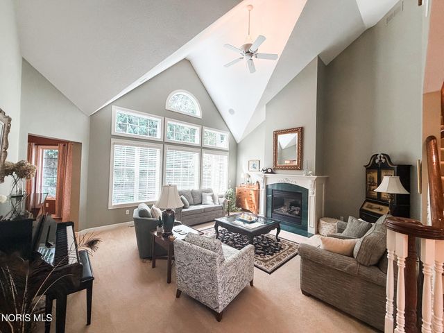 8977 Whispering Pine Curve, Sylvania, OH 43560