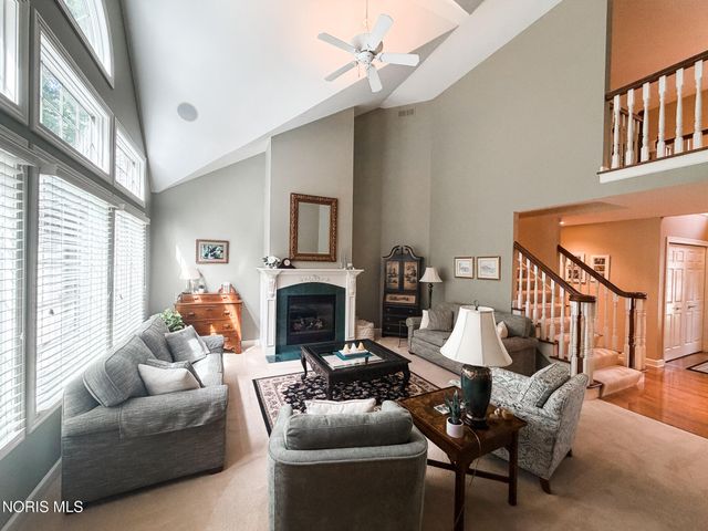 8977 Whispering Pine Curve, Sylvania, OH 43560