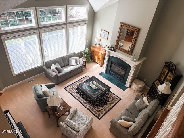 8977 Whispering Pine Curve, Sylvania, OH 43560