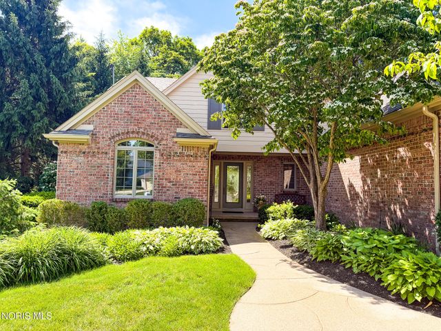 8977 Whispering Pine Curve, Sylvania, OH 43560