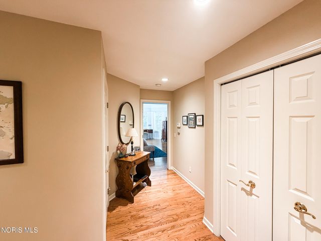 8977 Whispering Pine Curve, Sylvania, OH 43560