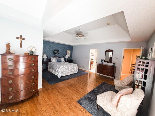 8977 Whispering Pine Curve, Sylvania, OH 43560