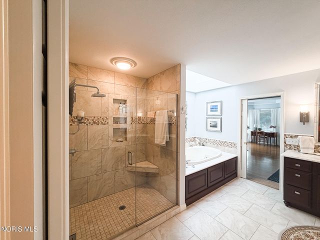 8977 Whispering Pine Curve, Sylvania, OH 43560
