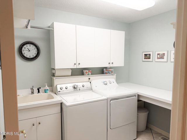 8977 Whispering Pine Curve, Sylvania, OH 43560