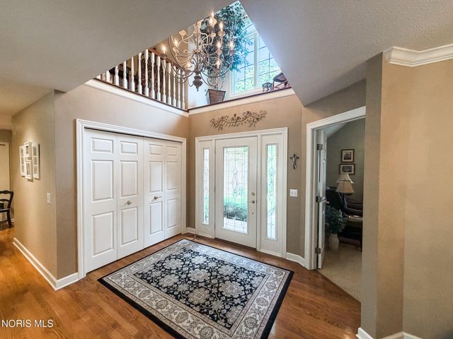 8977 Whispering Pine Curve, Sylvania, OH 43560