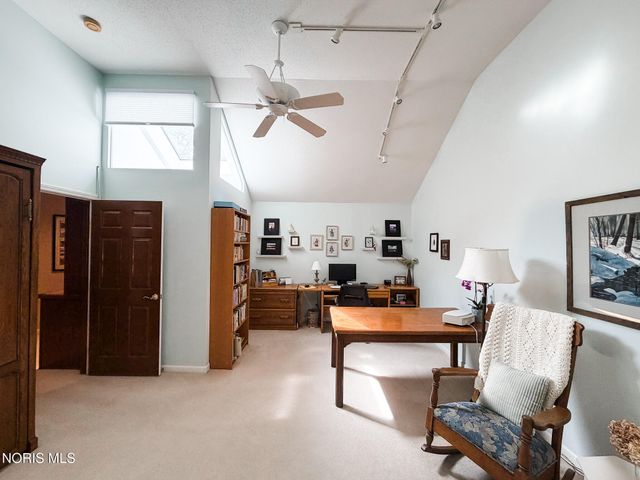 8977 Whispering Pine Curve, Sylvania, OH 43560