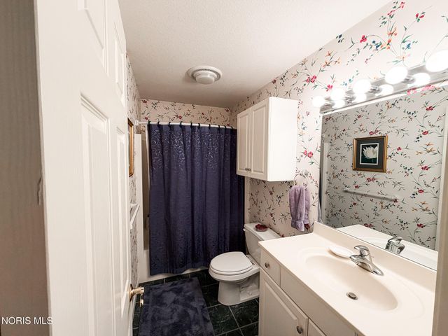 8977 Whispering Pine Curve, Sylvania, OH 43560
