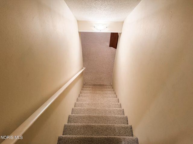 8977 Whispering Pine Curve, Sylvania, OH 43560