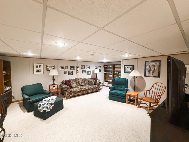 8977 Whispering Pine Curve, Sylvania, OH 43560