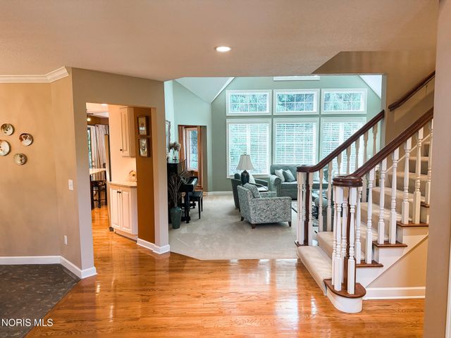 8977 Whispering Pine Curve, Sylvania, OH 43560