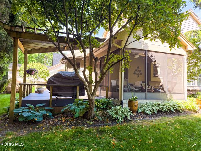 8977 Whispering Pine Curve, Sylvania, OH 43560