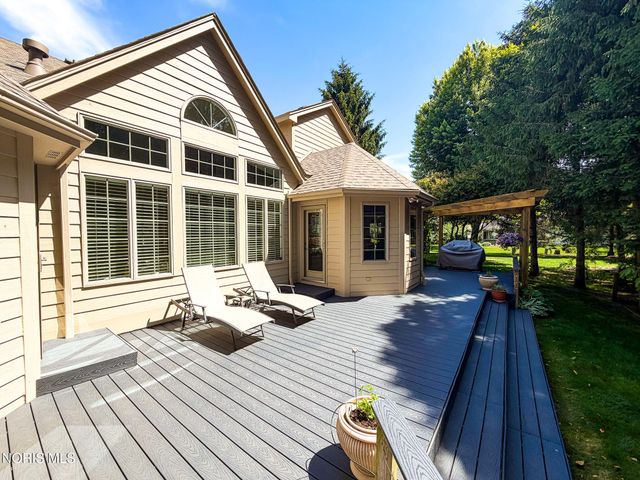 8977 Whispering Pine Curve, Sylvania, OH 43560