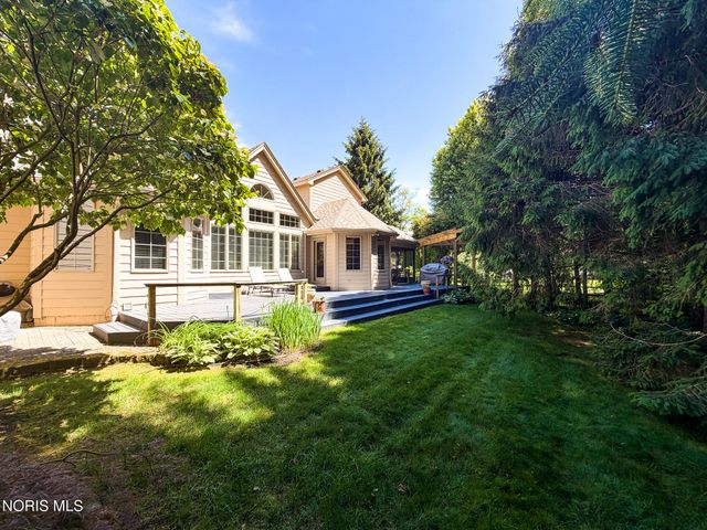 8977 Whispering Pine Curve, Sylvania, OH 43560